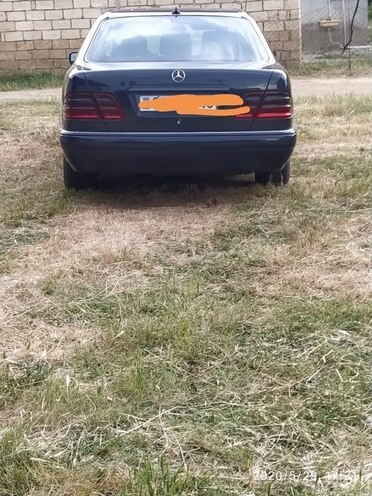 Mercedes E 240 1999, 11,197 km - 2.4 l - Masallı