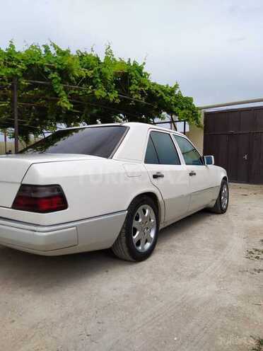Mercedes E 220 1994, 312,000 km - 2.2 l - Sumqayıt