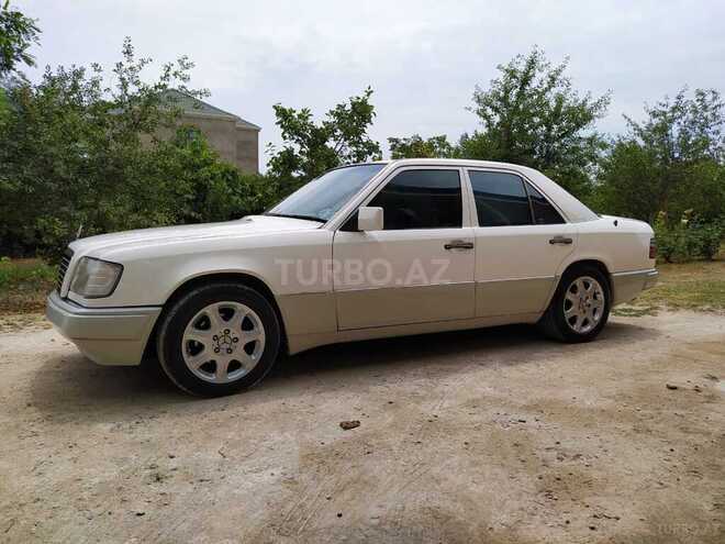 Mercedes E 220 1994, 312,000 km - 2.2 l - Sumqayıt
