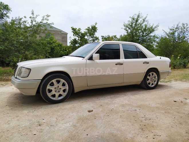 Mercedes E 220 1994, 312,000 km - 2.2 l - Sumqayıt