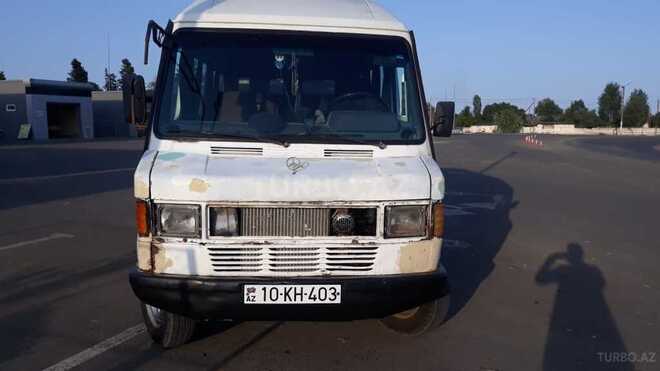 Mercedes 208 D 1990, 54,646 km - 2.5 л - Astara