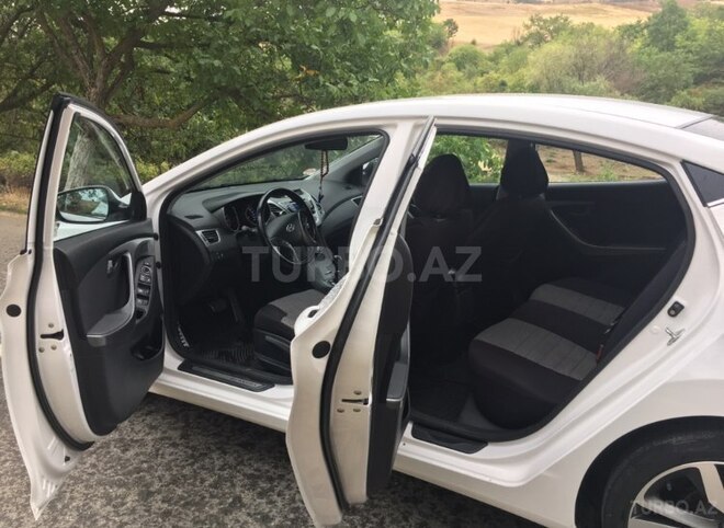 Hyundai Elantra 2014, 68,000 km - 1.8 l - Quba