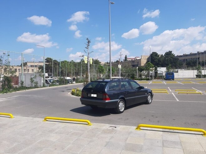 Mercedes C 220 2000, 292,010 km - 2.2 л - Bakı