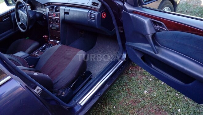 Mercedes E 220 1998, 399,300 km - 2.2 l - Qəbələ