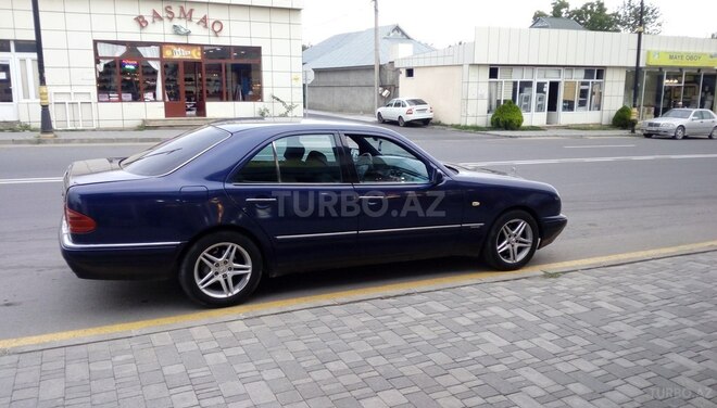 Mercedes E 220 1998, 399,300 km - 2.2 l - Qəbələ