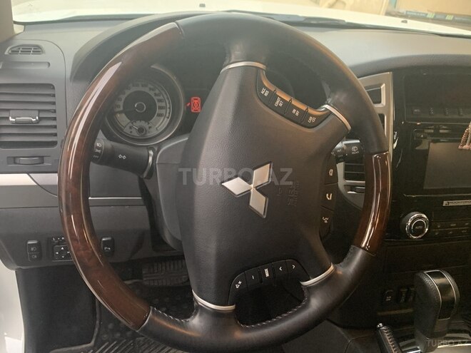 Mitsubishi Pajero 2017, 23,000 km - 3.8 l - Bakı