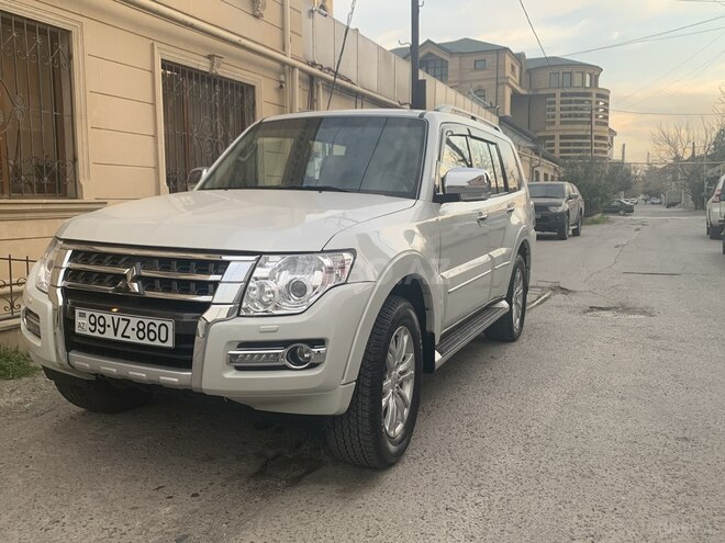 Mitsubishi Pajero 2017, 23,000 km - 3.8 l - Bakı