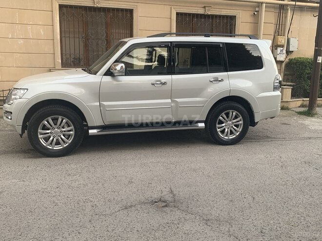 Mitsubishi Pajero 2017, 23,000 km - 3.8 l - Bakı