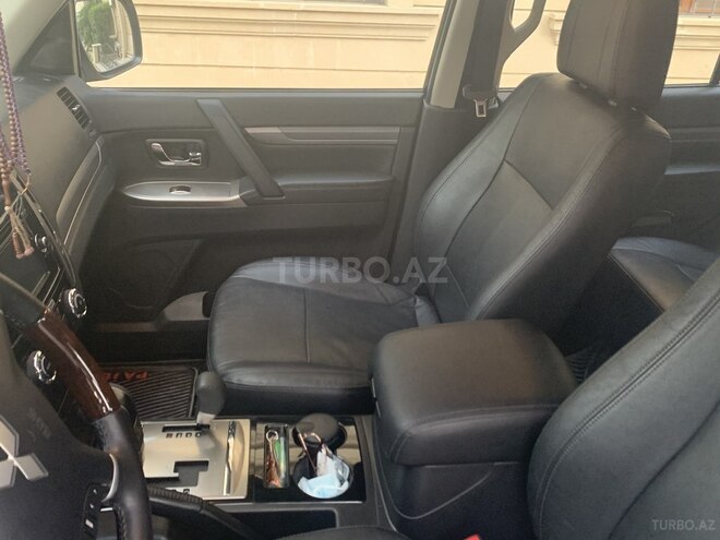 Mitsubishi Pajero 2017, 23,000 km - 3.8 l - Bakı