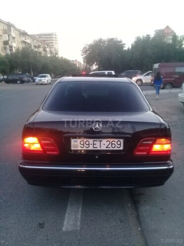 Mercedes E 240 1999, 228,000 km - 2.4 l - Bakı