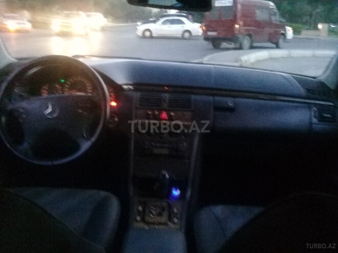 Mercedes E 240 1999, 228,000 km - 2.4 l - Bakı
