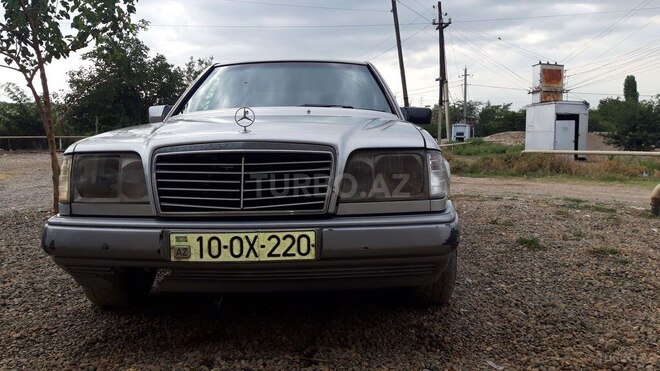 Mercedes E 220 1995, 440,000 km - 2.2 л - Qazax