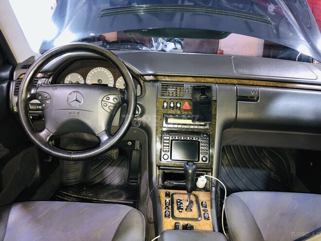 Mercedes E 280 2000, 281,000 km - 2.8 l - Bakı