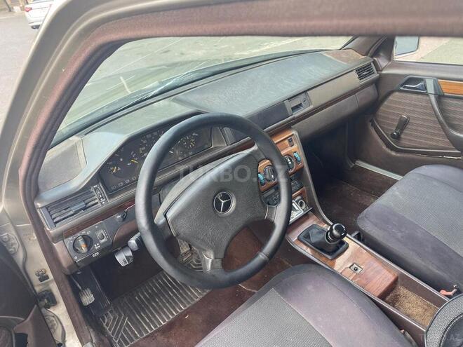 Mercedes E 250 1991, 357,444 km - 2.5 l - Bərdə
