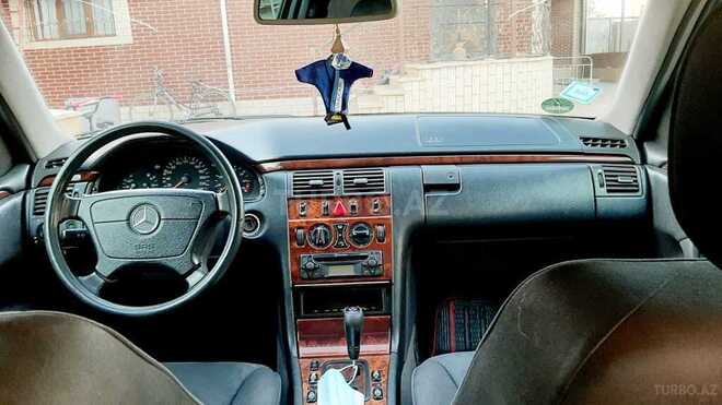 Mercedes E 240 1998, 250,000 km - 2.4 l - Bakı