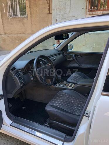 Mercedes E 240 2001, 230,000 km - 2.4 l - Bakı