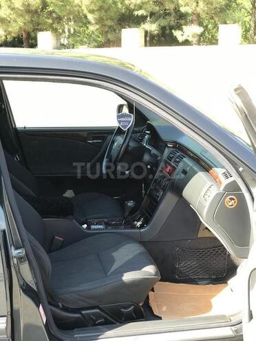 Mercedes E 200 2000, 221,000 km - 2.0 л - Şamaxı