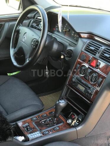 Mercedes E 200 2000, 221,000 km - 2.0 л - Şamaxı