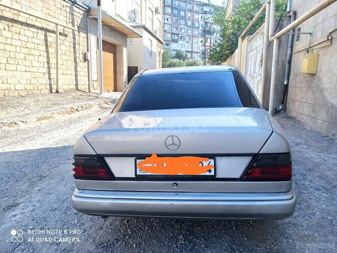 Mercedes E 250 1990, 257,000 km - 2.5 l - Bakı