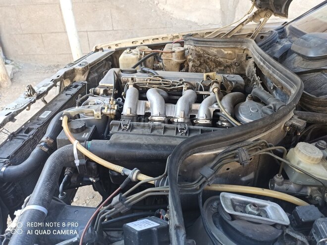 Mercedes E 250 1990, 257,000 km - 2.5 l - Bakı
