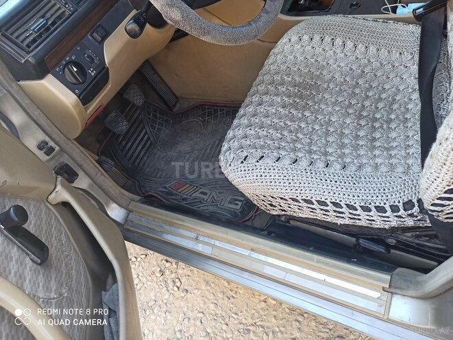 Mercedes E 250 1990, 257,000 km - 2.5 l - Bakı