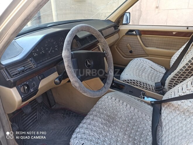 Mercedes E 250 1990, 257,000 km - 2.5 l - Bakı
