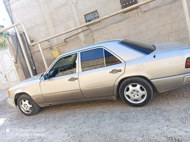 Mercedes E 250 1990, 257,000 km - 2.5 l - Bakı
