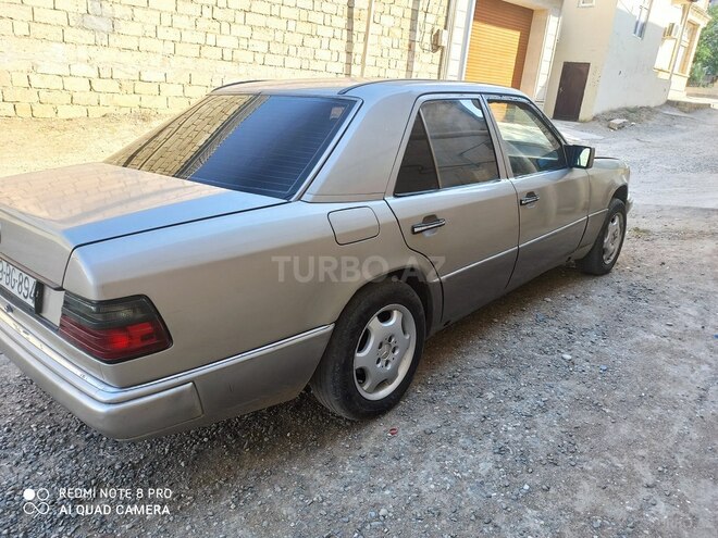 Mercedes E 250 1990, 257,000 km - 2.5 l - Bakı
