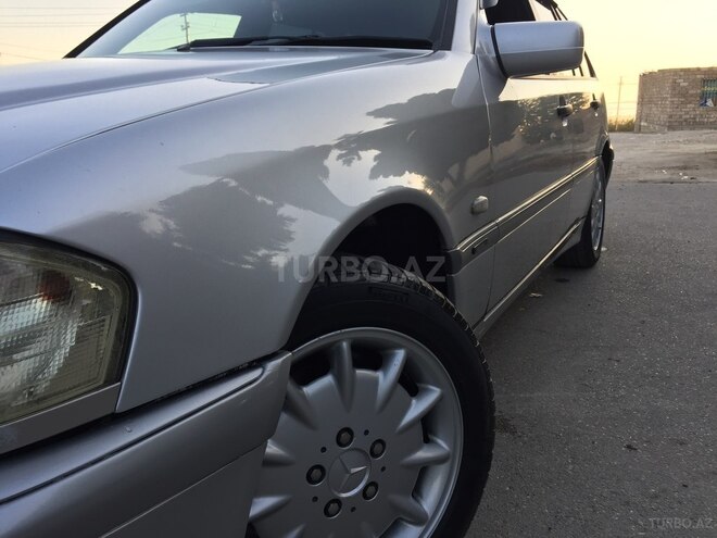 Mercedes C 220 2000, 285,000 km - 2.2 l - Bakı