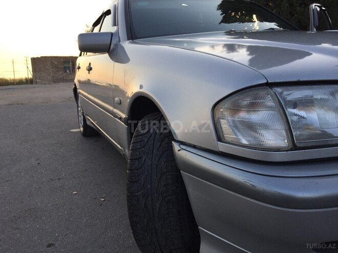 Mercedes C 220 2000, 285,000 km - 2.2 l - Bakı