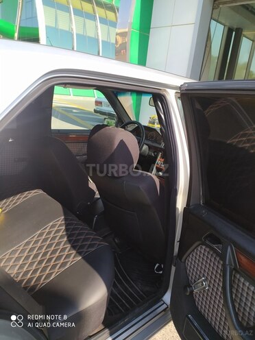 Mercedes E 220 1995, 290,000 km - 2.2 l - Bakı