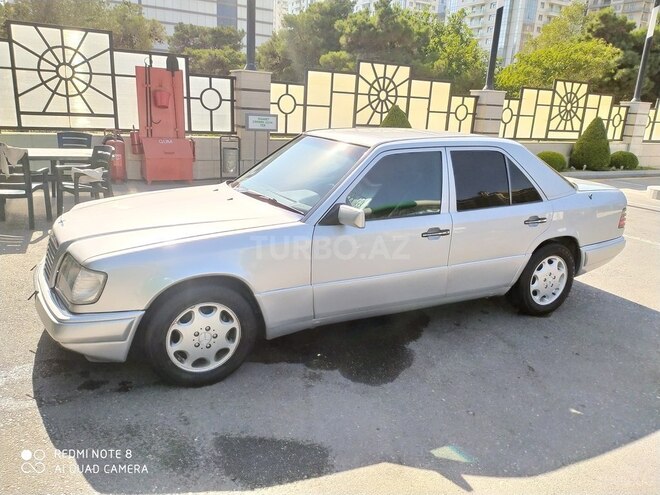 Mercedes E 220 1995, 290,000 km - 2.2 l - Bakı