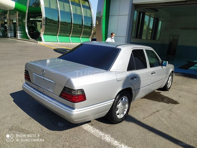 Mercedes E 220 1995, 290,000 km - 2.2 l - Bakı