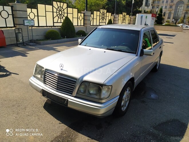 Mercedes E 220 1995, 290,000 km - 2.2 l - Bakı