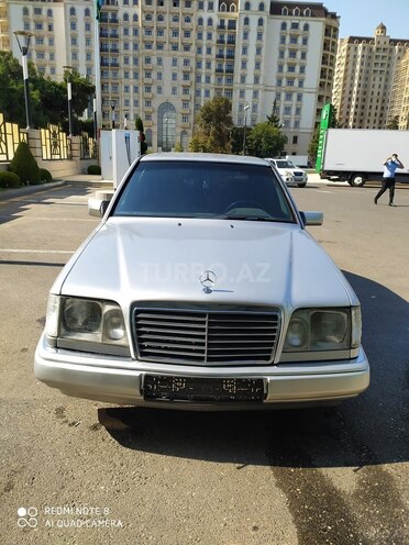 Mercedes E 220 1995, 290,000 km - 2.2 l - Bakı