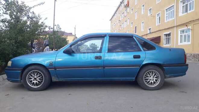Opel Vectra 1993, 400,000 km - 2.0 l - Qusar