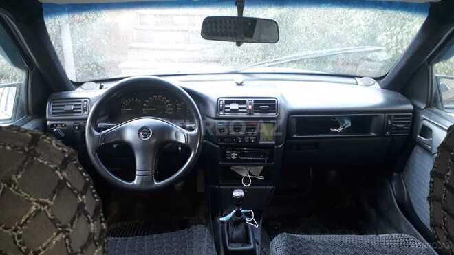 Opel Vectra 1993, 400,000 km - 2.0 l - Qusar