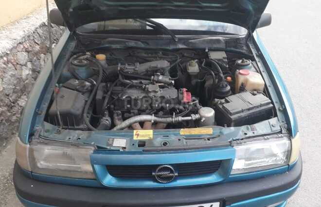 Opel Vectra 1993, 400,000 km - 2.0 l - Qusar