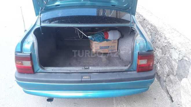 Opel Vectra 1993, 400,000 km - 2.0 l - Qusar