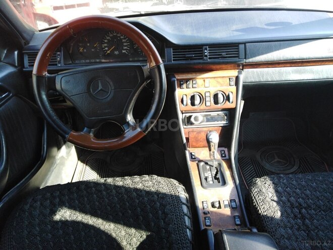 Mercedes E 250 1992, 352,888 km - 2.5 л - Xırdalan