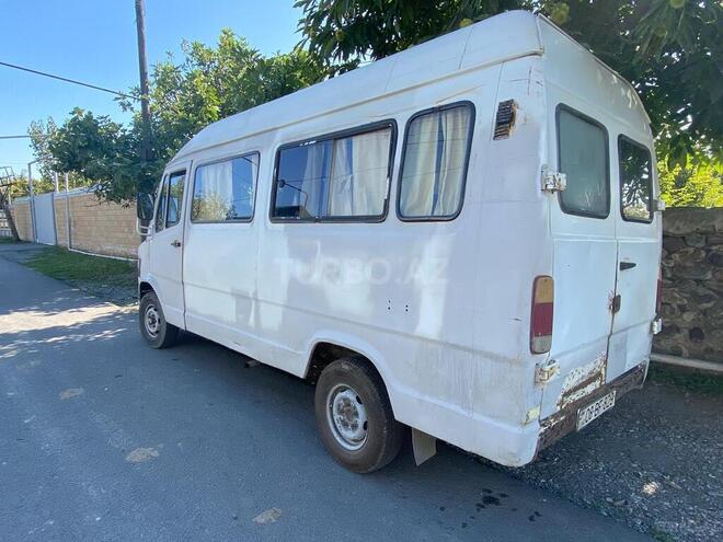 Mercedes 208 D 1990, 370,000 km - 2.3 l - Balakən