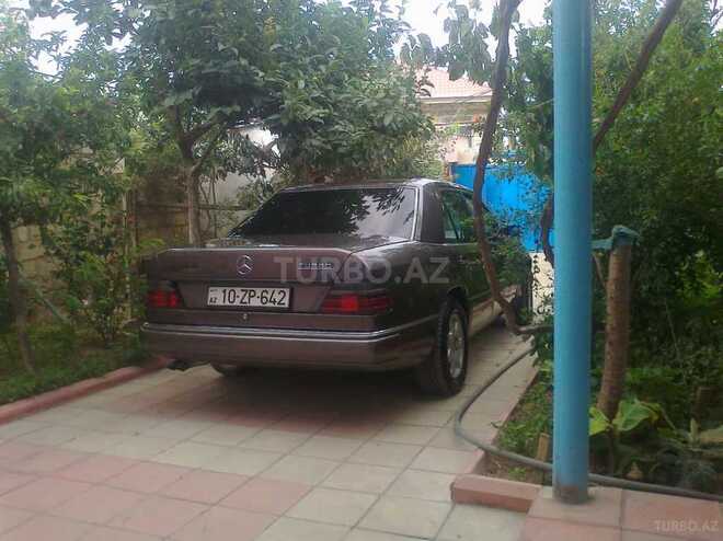 Mercedes E 250 1993, 708,476 km - 2.5 l - Bakı