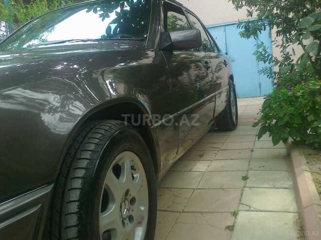 Mercedes E 250 1993, 708,476 km - 2.5 l - Bakı