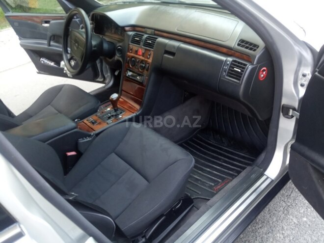 Mercedes E 240 1998, 274,000 km - 2.4 l - Mingəçevir