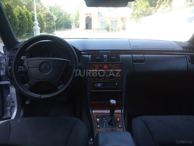 Mercedes E 240 1998, 274,000 km - 2.4 l - Mingəçevir