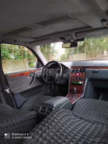 Mercedes E 220 2001, 454,042 km - 2.2 l - Lənkəran