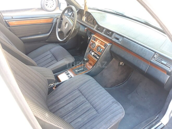 Mercedes E 200 1992, 199,900 km - 2.0 l - Bakı