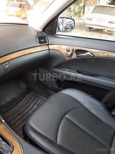 Mercedes E 350 2006, 298,000 km - 3.5 л - Naftalan