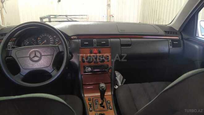 Mercedes E 200 1998, 207,000 km - 2.0 l - Bakı