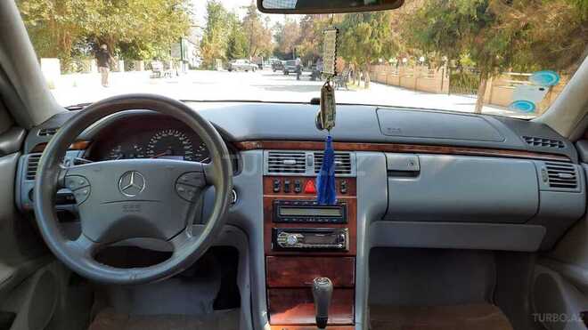 Mercedes E 240 1999, 282,777 km - 2.4 l - Saatlı
